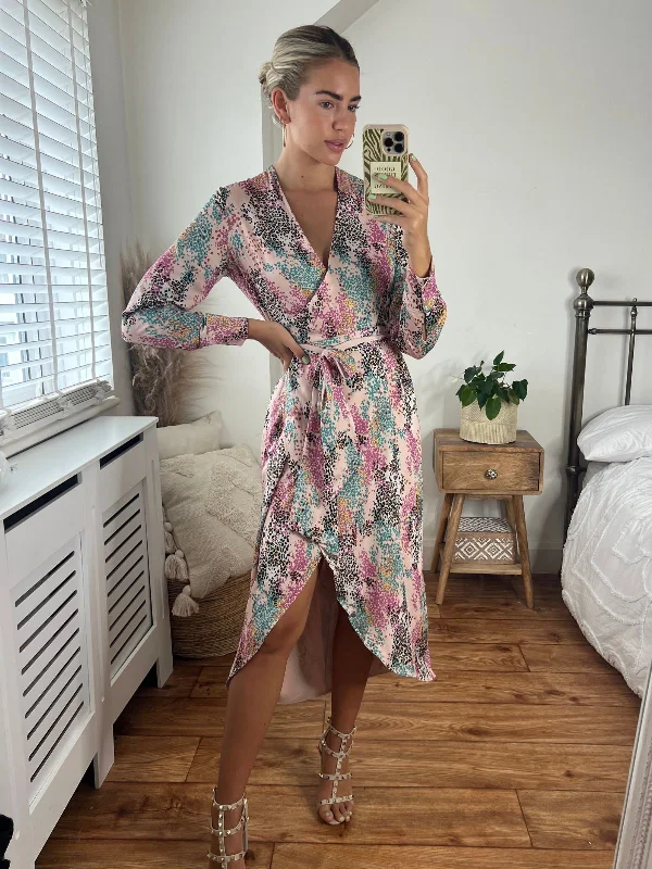 Mini dresses with sheer panels -Fergie Reversible 2 in 1 Wrap Midi Dress / Animal Print Mini dresses with sheer panels -Fergie Reversible 2 in 1 Wrap Midi Dress / Animal Print