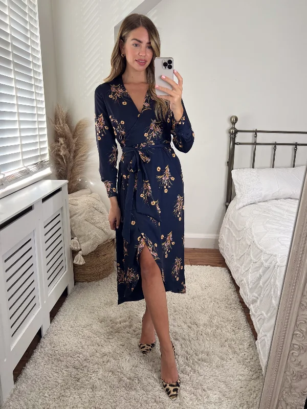 V-neck mini dresses for a flattering neckline -Fergie Reversible 2 in 1 Wrap Midi Dress / Navy Floral V-neck mini dresses for a flattering neckline -Fergie Reversible 2 in 1 Wrap Midi Dress / Navy Floral