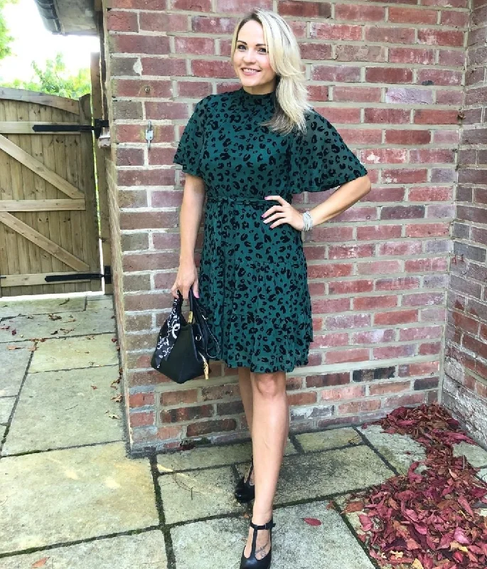 Mini dresses with cut-out details for a daring appearance -Green Angel Sleeve Velvet Print Dress Mini dresses with cut-out details for a daring appearance -Green Angel Sleeve Velvet Print Dress