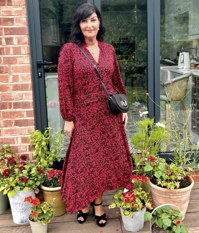 Mini dresses with floral prints for a fresh look -Red Floral Print Pleat Detail Midi Dress Mini dresses with floral prints for a fresh look -Red Floral Print Pleat Detail Midi Dress