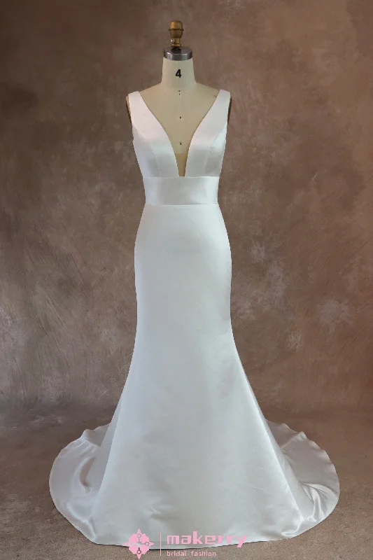 Plus-size women's flare dresses -Classic V-Neck Fit And Flare Bridal Gown