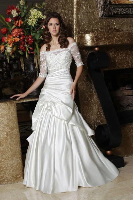 Flare dresses with peplum details for a stylish flair -Da Vinci Bridal Gown 50185 White Satin Fit-n-Flare with Removeable Lace Sleeves - Size 14 Flare dresses with peplum details for a stylish flair -Da Vinci Bridal Gown 50185 White Satin Fit-n-Flare with Removeable Lace Sleeves - Size 14