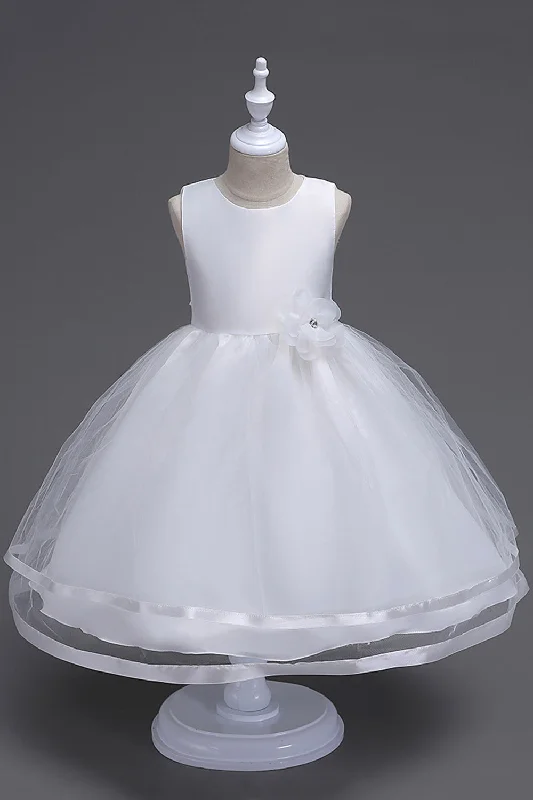 Flare dresses with sleeveless designs for summer comfort -Col bateau Robe de fille blanche en tulle avec arc Flare dresses with sleeveless designs for summer comfort -Col bateau Robe de fille blanche en tulle avec arc