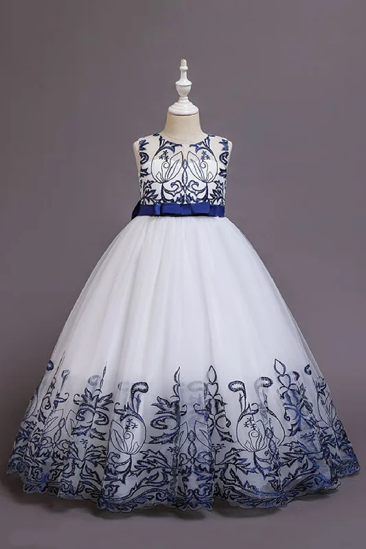 Flare dresses with pleated bodices for added texture -Navy Sans manches Une ligne Broderie Robe pour filles Flare dresses with pleated bodices for added texture -Navy Sans manches Une ligne Broderie Robe pour filles