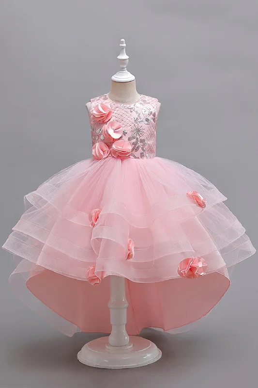 Flare dresses with cuffed sleeves for a tailored look -Robe rose scintillante pour filles avec appliques hautes et basses Flare dresses with cuffed sleeves for a tailored look -Robe rose scintillante pour filles avec appliques hautes et basses