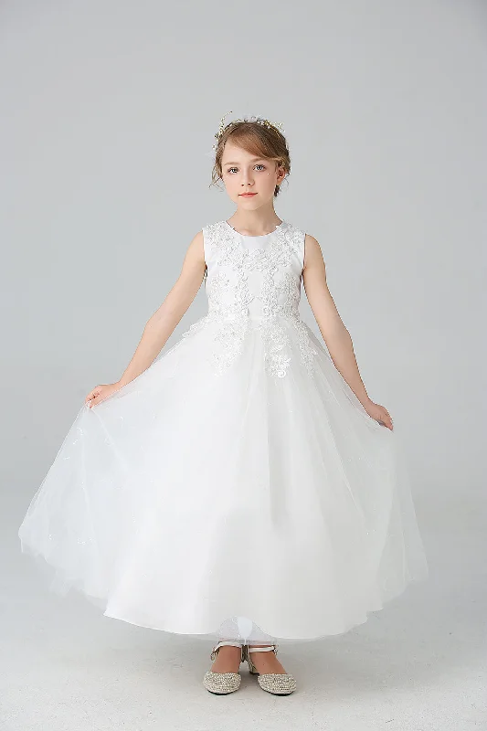 Flare dresses with square necks for a vintage feel -Une ligne perlée robe blanche de fille avec des appliques Flare dresses with square necks for a vintage feel -Une ligne perlée robe blanche de fille avec des appliques
