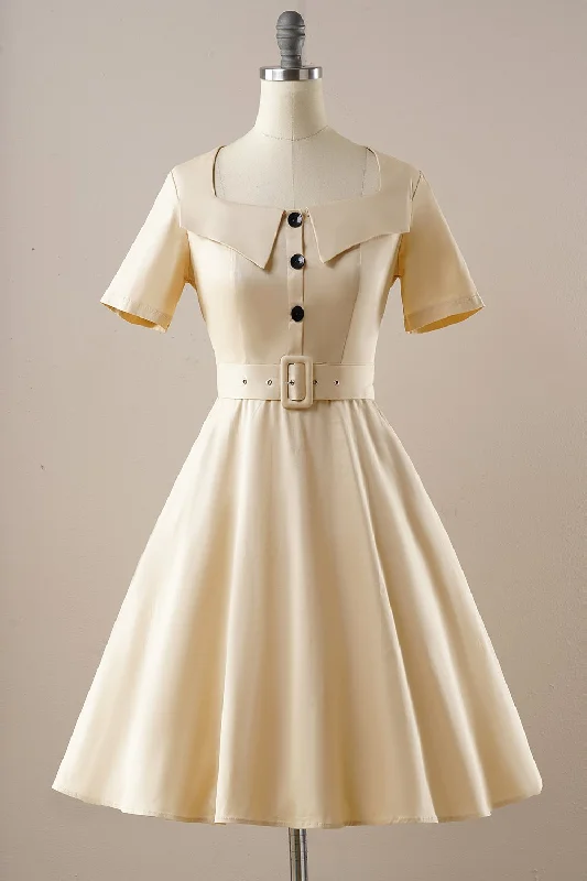 Flare dresses with built-in bras for added support -Robe 1950s Vintage
